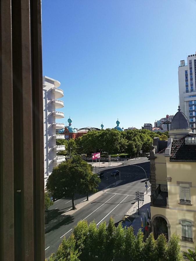 Beautiful Apartment-Campo Pequeno Home Lisbon Bagian luar foto